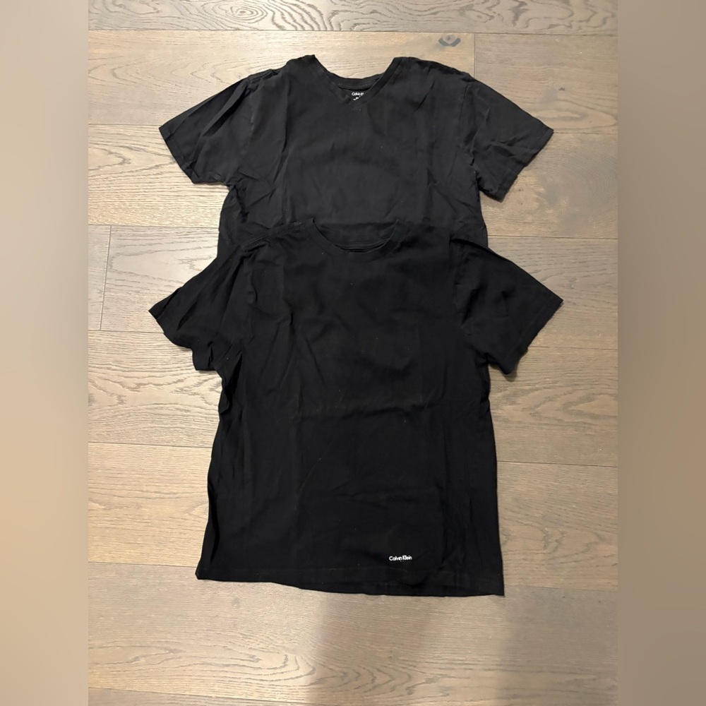 Calvin Klein men’s black tshirts sz small EUC